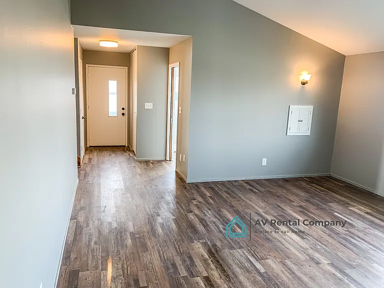 209 Titan St — Photo 2