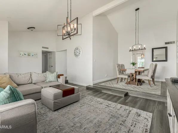 913 W SUMMIT Place, Chandler, AZ 85225