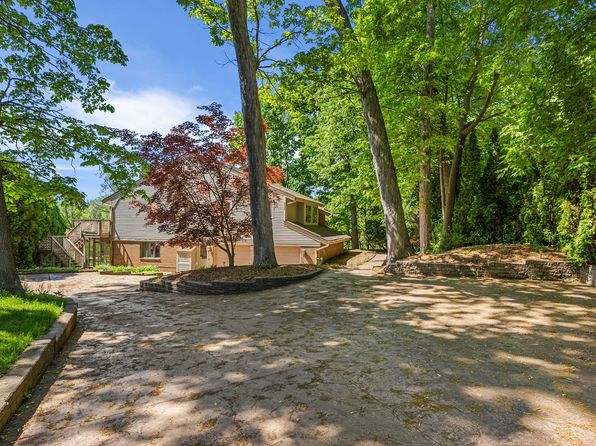 2996 Loon Lake Shores Rd, Waterford, MI 48329