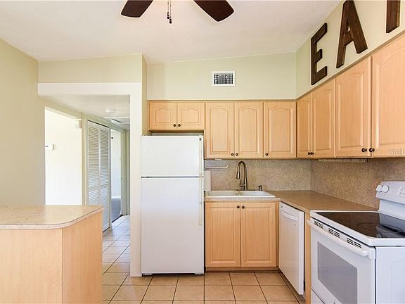 3rd image of 1011 60th Ave N