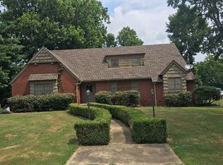 1005 SE 3rd St, Wagoner, OK 74467
