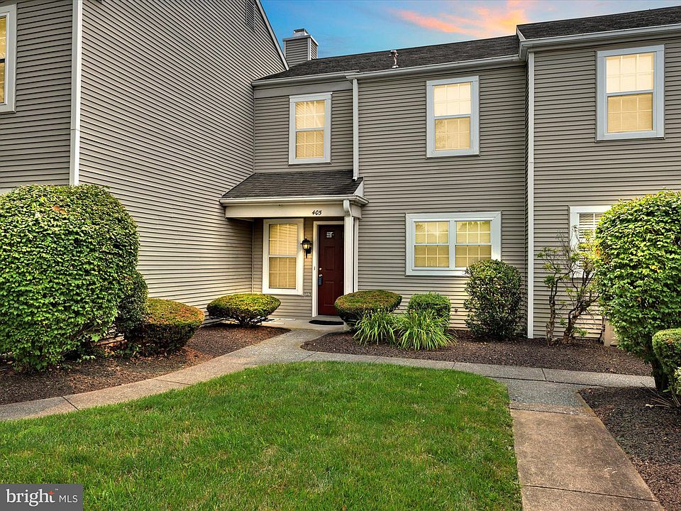 1st image of 405 Barrington Ct
