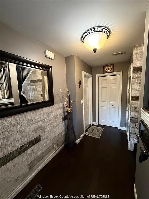 3 bed, 1.5 bath, $2,499 — Photo 2