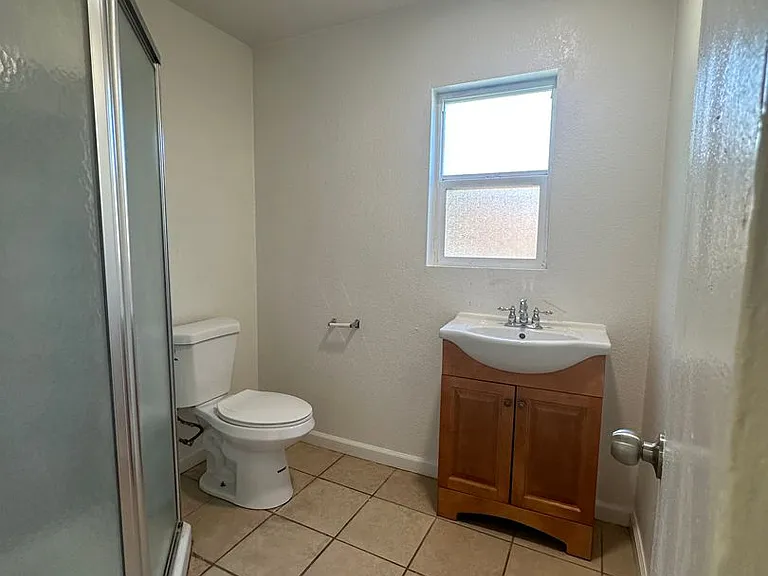 918 1/2 Santa Fe Ave — Photo 12