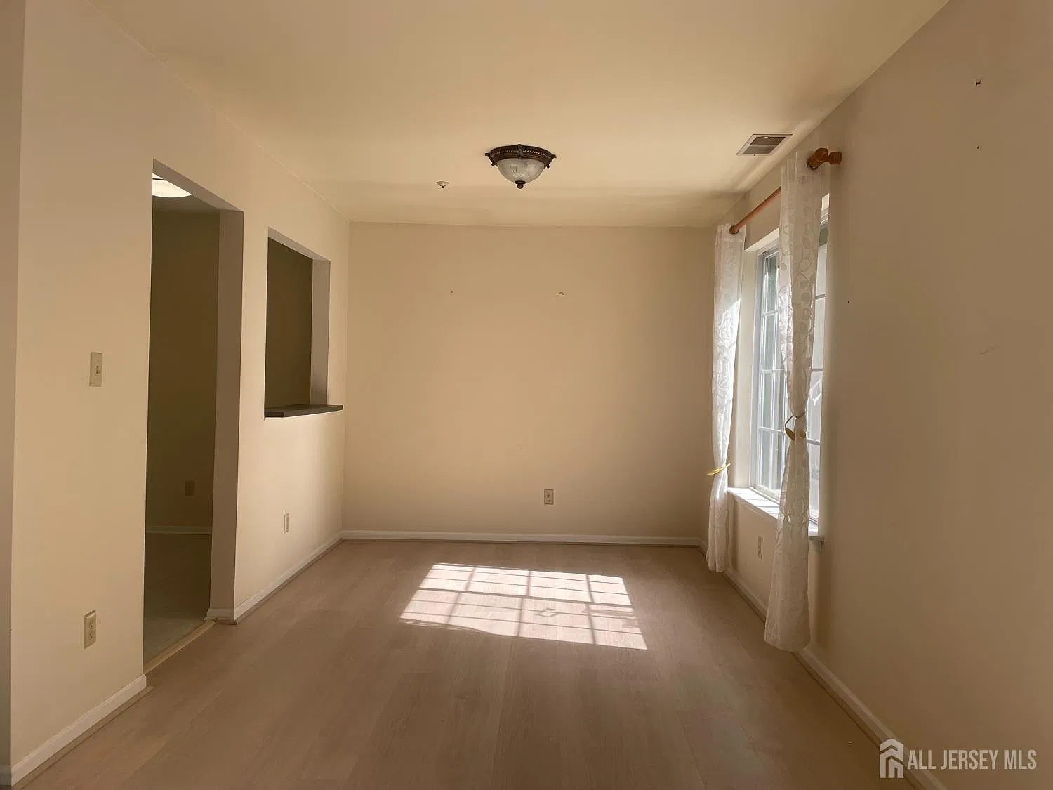 2 bed, 2.0 bath, 1083 sqft, $3,000 — Photo 3