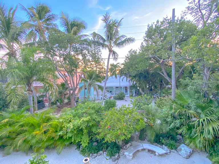 402 Coconut Dr — Photo 11