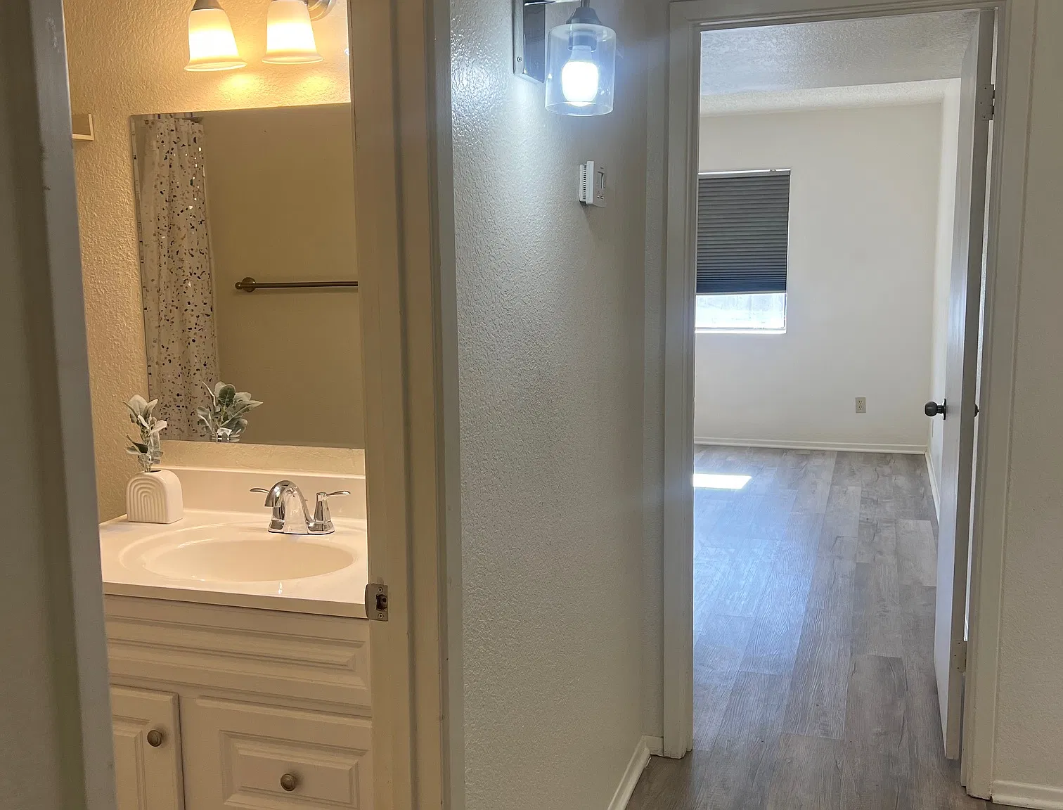 2 bed, 970 sqft, $1,300 — Photo 2