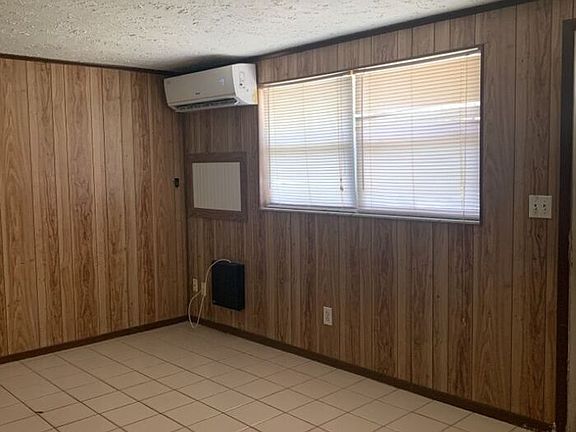 4th image of 1920 Taylor Ln