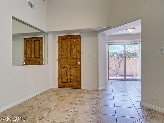 2nd image of 5141 Breakers Ln