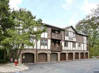 1714 Faulkner Ct, Mahwah, NJ 07430