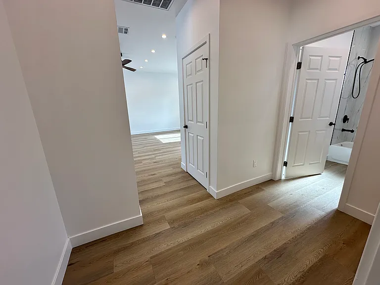 3617 W Victory Blvd — Photo 25