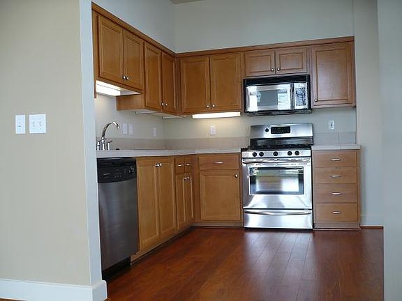 3rd image of 900 NW Lovejoy St APT 1010