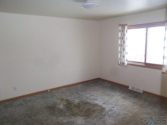 3rd image of 601 S Josephine Ave