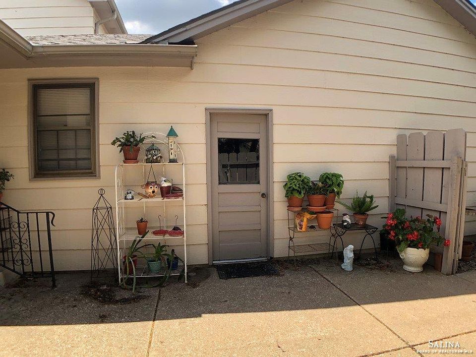 2nd image of 1332 Parkwood Dr