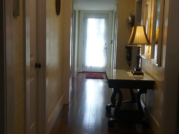 Hallway from livingroom to b