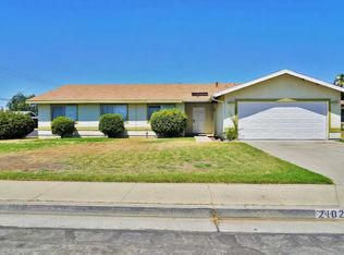 2102 Cottonwood Ct, Hanford, CA 93230