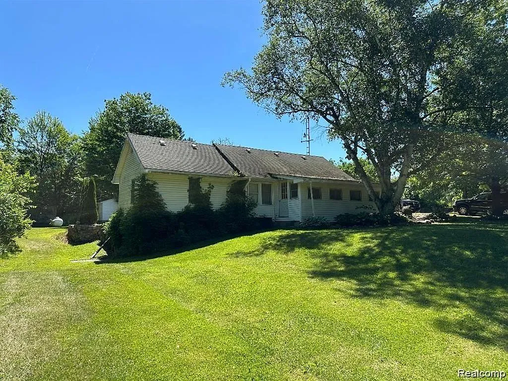 5820 Mack Rd photo 1