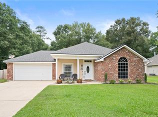 23015 Country River Dr, Ponchatoula, LA 70454