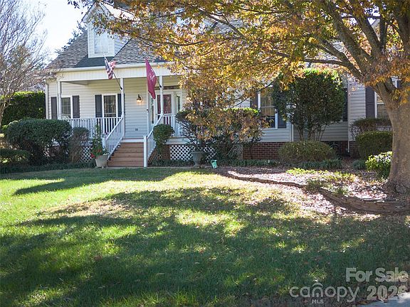 3rd image of 135 Greenbrier Creek Pl