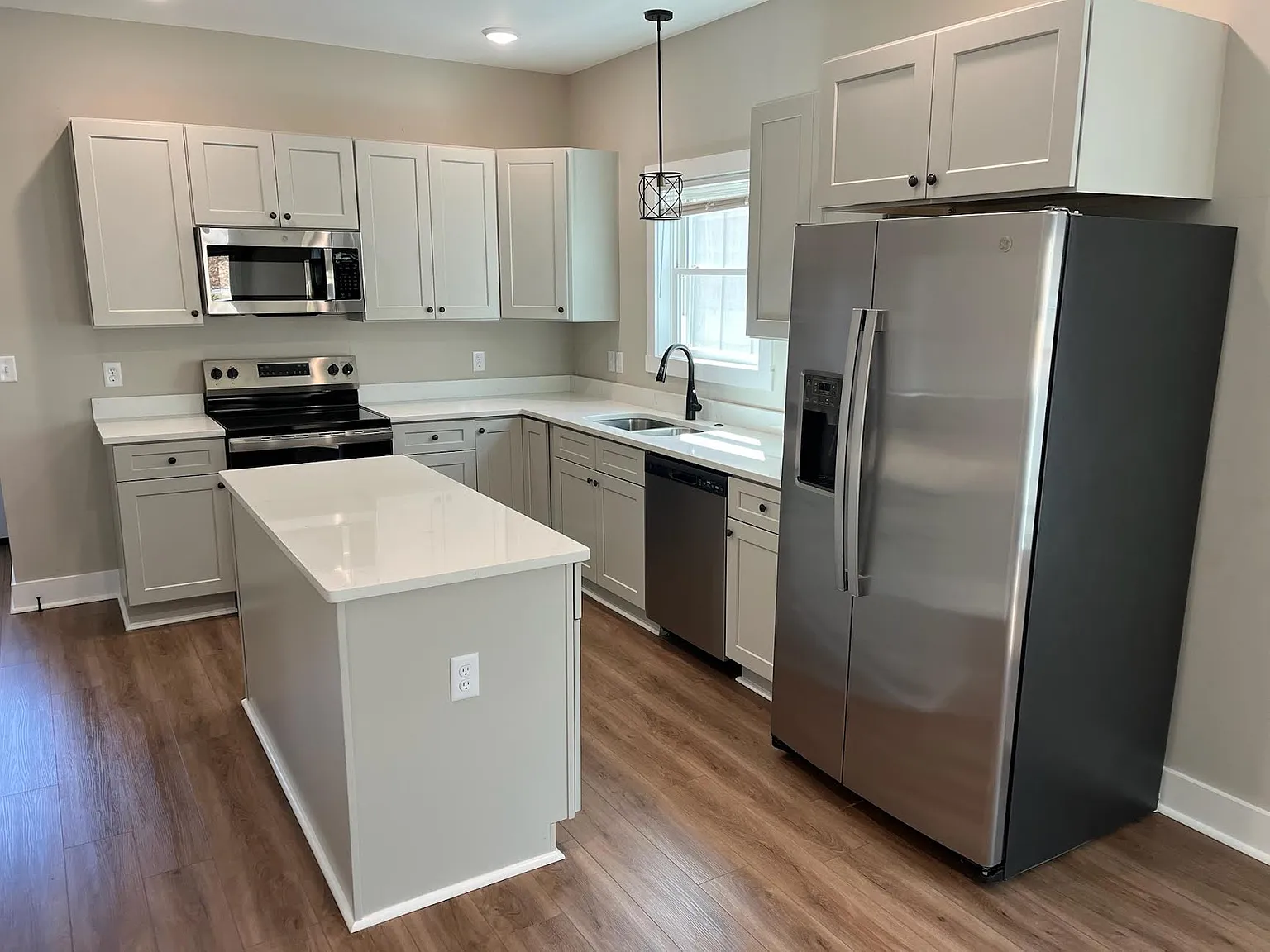 4 bed, 3.5 bath, 1900 sqft, $2,250 — Photo 3