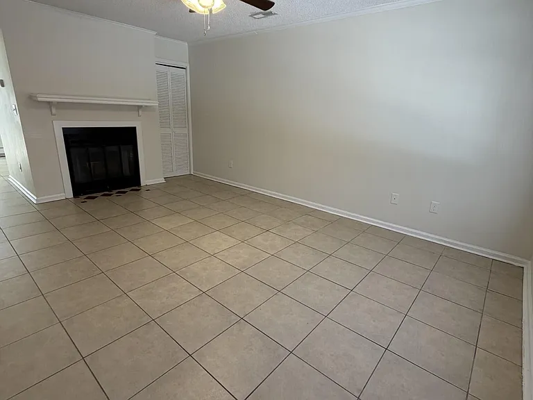 2905 Cedar Creek Rd #E — Photo 2