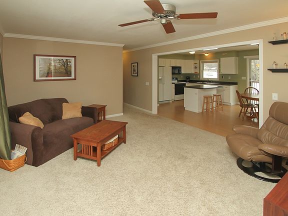3rd image of 4051 Saratoga Ave