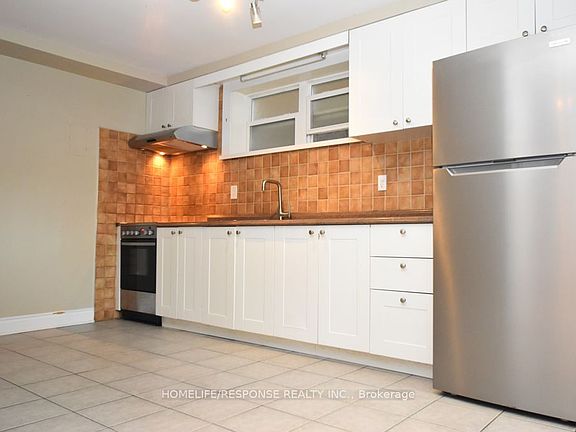 2nd image of 42 Emerald Cres #1