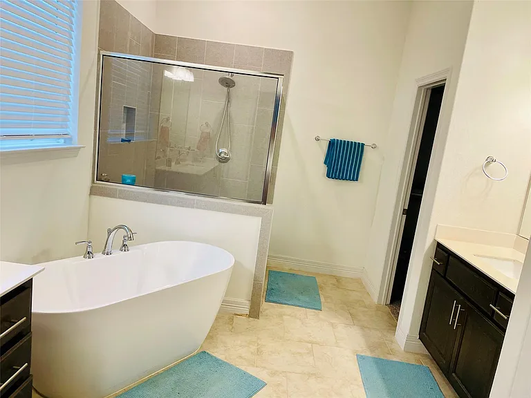 18001 Dufour Dr — Photo 12