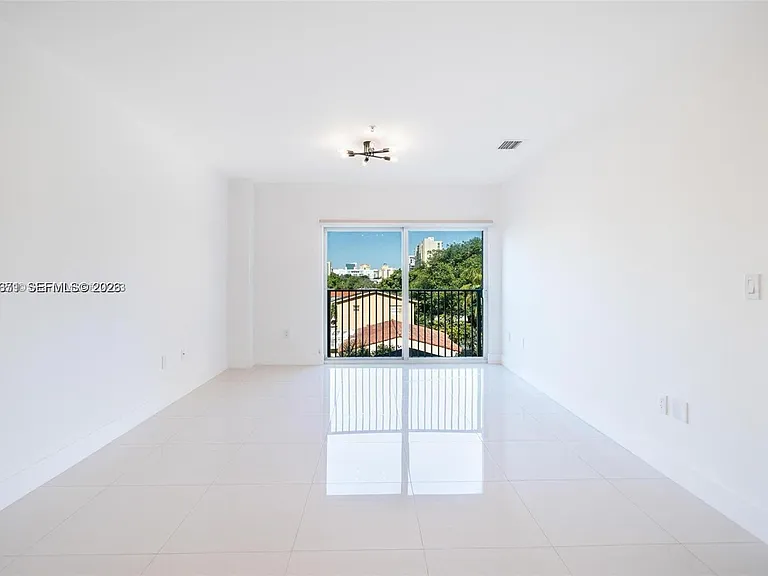 2280 SW 32nd Ave #201 — Photo 7