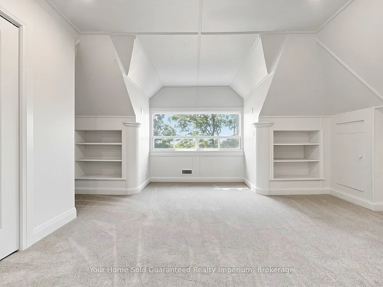 2060 Highway 7 — Photo 17