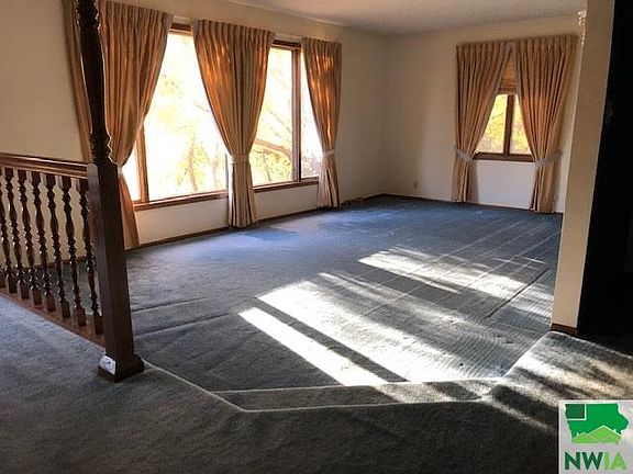 3rd image of 3306 Walden Ave