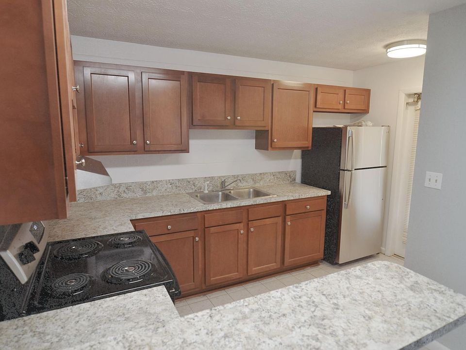 Open Kitchen & Breakfast Bar