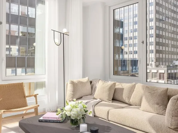 135 East 47th Street image 4 of 14