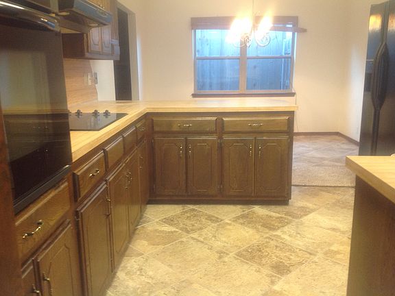4th image of 3824 NE 141st Cir