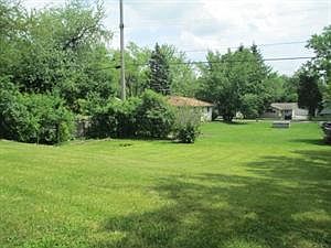 5th image of 2405 Burns Ave