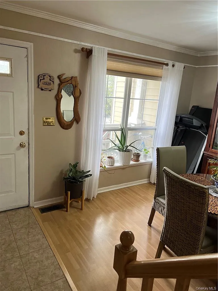 3 bed, 2.5 bath, 1380 sqft, $3,300 — Photo 3