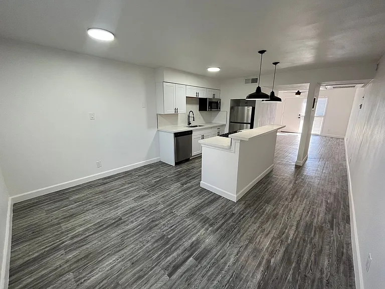 The Brentwood — Photo 34