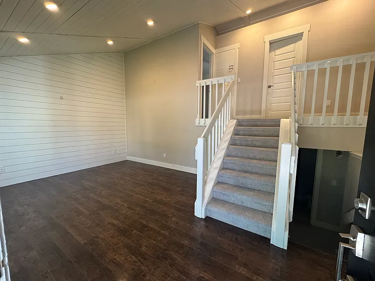 102 Hoover Ave — Photo 5