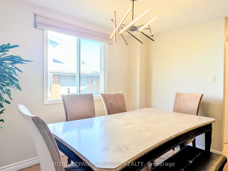 630 Pinerow Cres — Photo 15