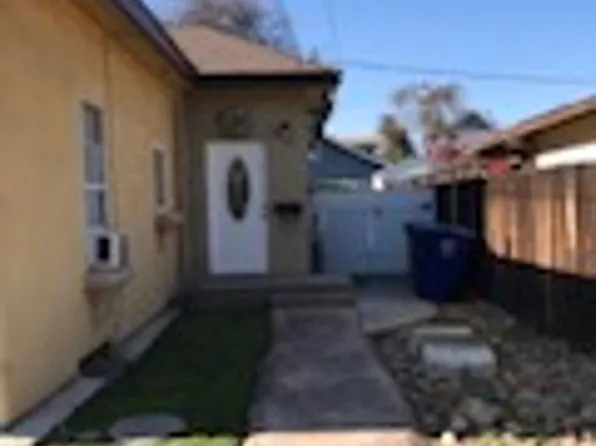 2169 11th St #B, Reedley, CA 93654