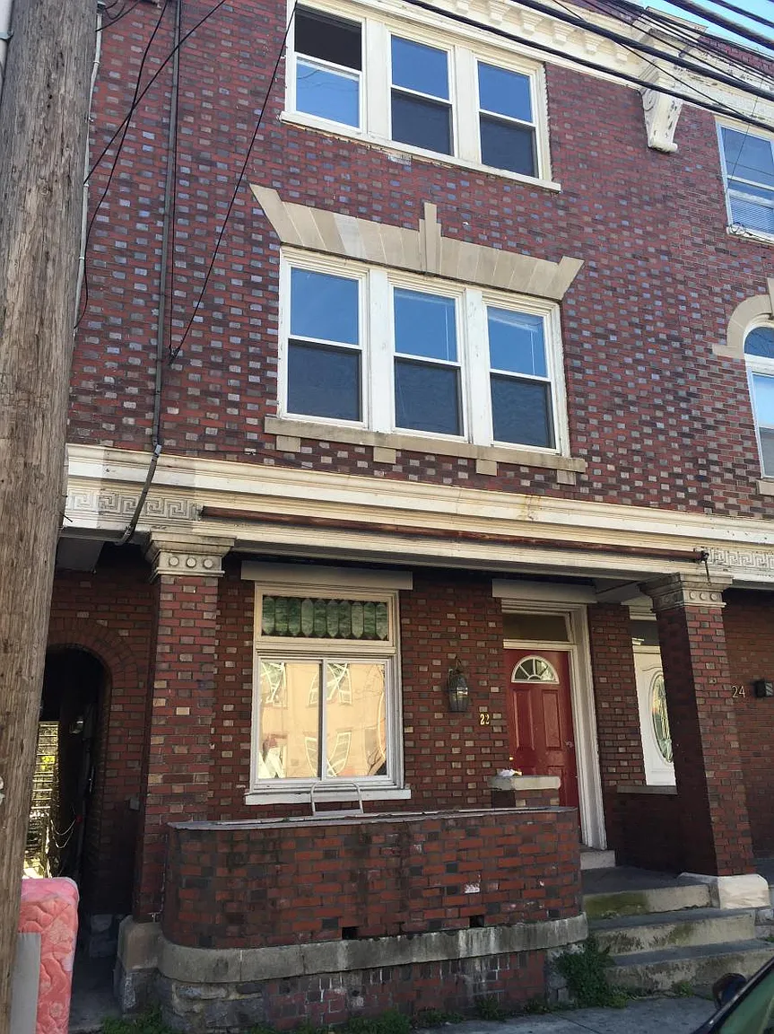 22 W James St photo 1