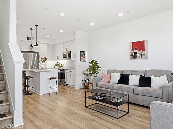 2nd image of 2560 Valentina Way