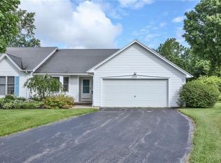 13 Hampton Cir, Fairport, NY