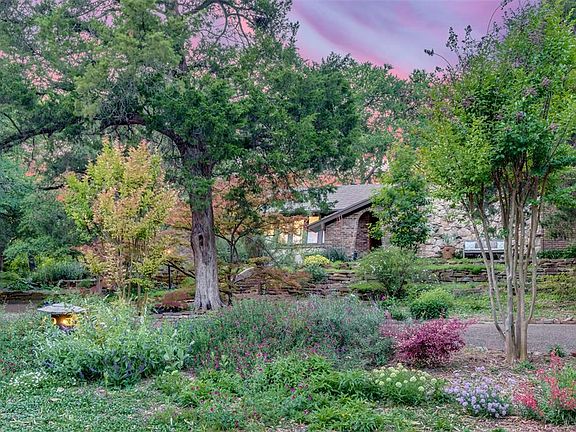 Lush landscaping & driveway