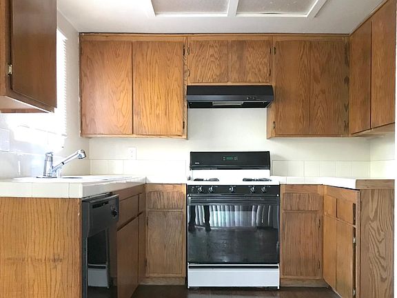 2nd image of 25880 Dartmouth St #L