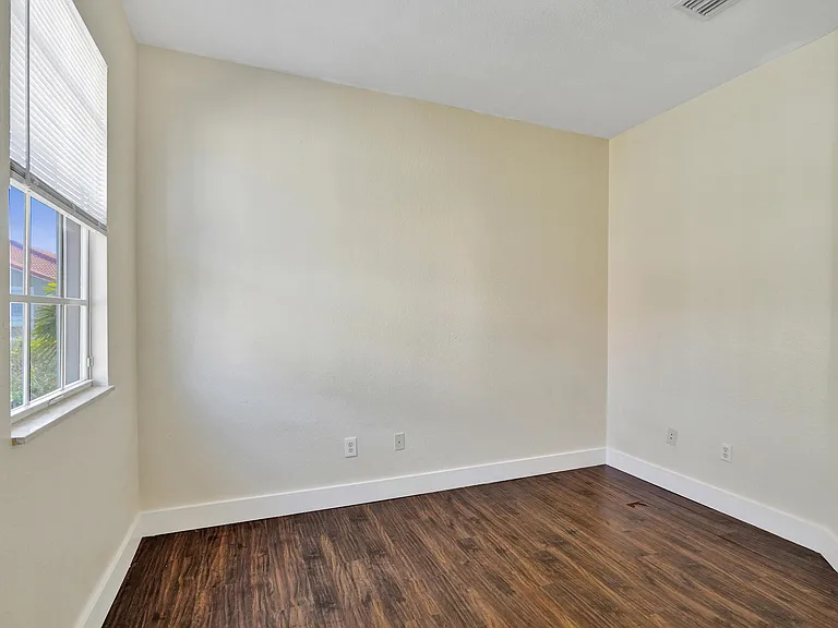 9075 Plymouth Pl — Photo 17
