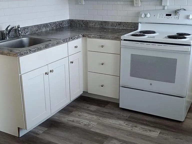 100 W Main St #6 — Photo 1