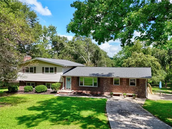 107 Meadow Ln, Liberty, SC 29657