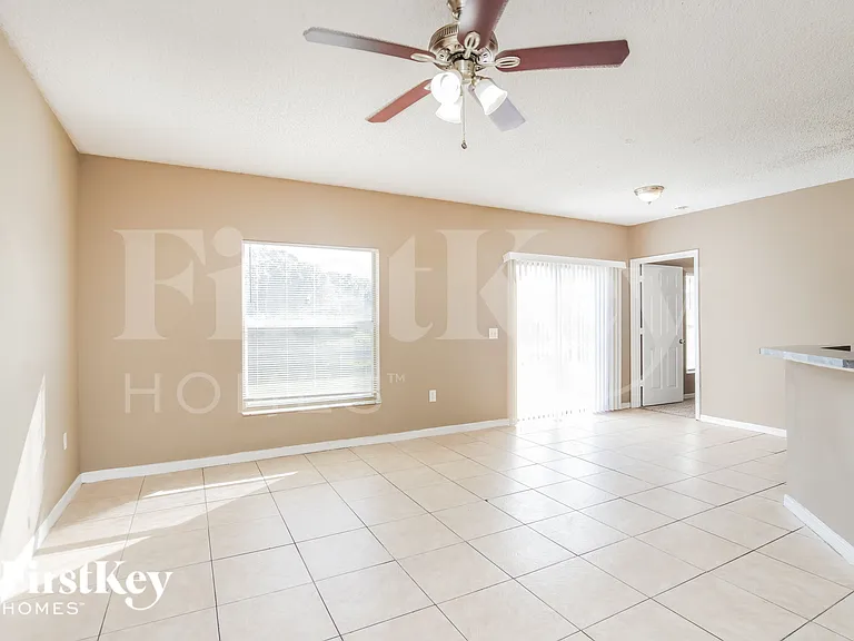 129 Admiral Cir — Photo 3