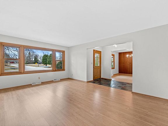 3rd image of 4884 West Willow ROAD